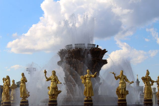 The Ultimate Guide to Microsoft Excel: From Core Fundamentals to Modern AI Capabilities Stunning fountain with golden statues under a blue sky at VDNKh, showcasing artistic craftsmanship.